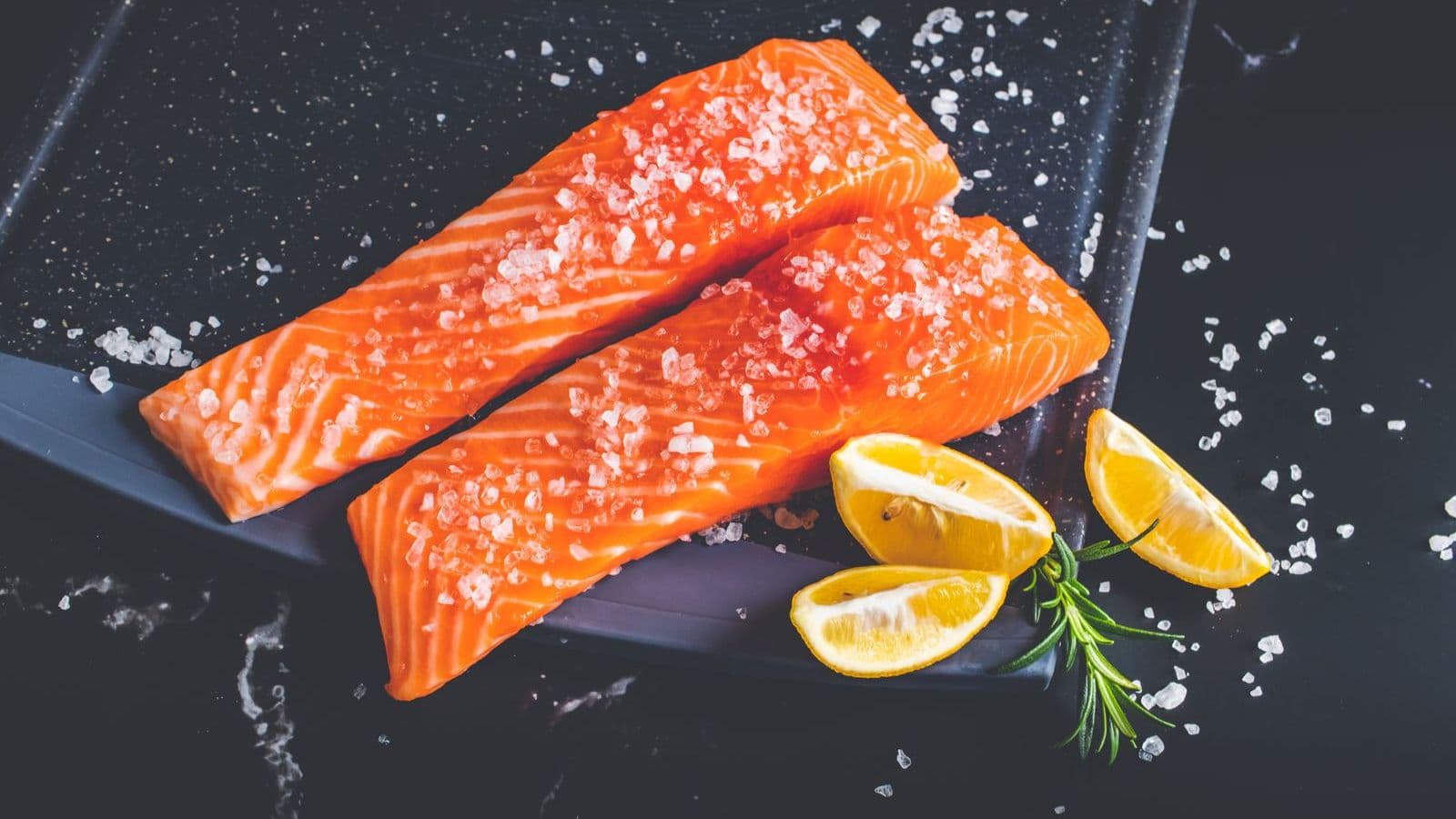 Salmon fillets with lemon - Can Dogs Eat Salmon? Cooked Is the Rule